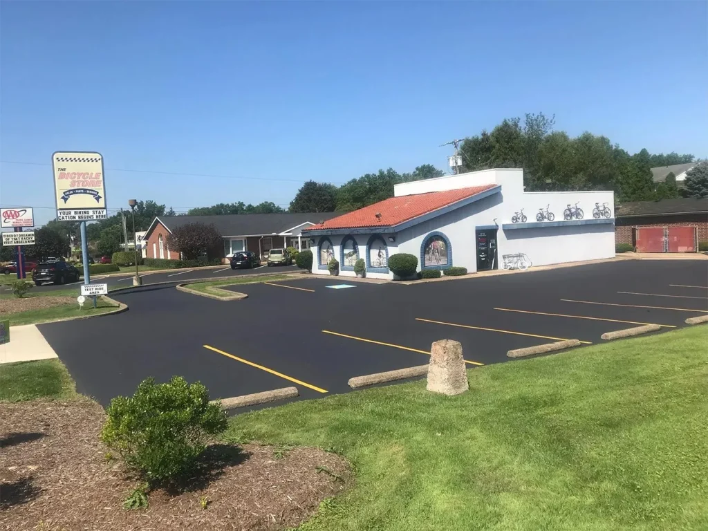 SEALCOATING THE BICYCLE STORE – HERMITAGE, PA